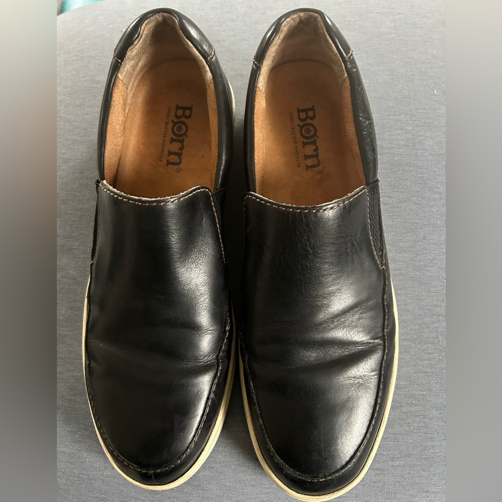 Born Men's Black Leather Loafers. Excellent condition! Size 10.5M